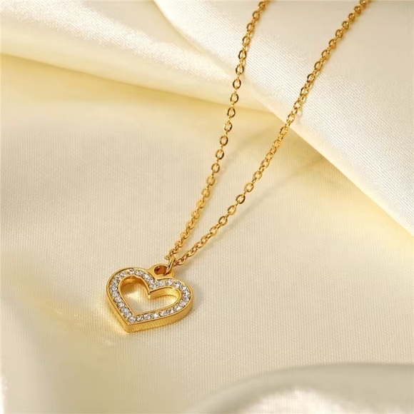 SahrzJewellery Jewelry - 18K Gold Plated Heart Necklace - Gold Jewelry